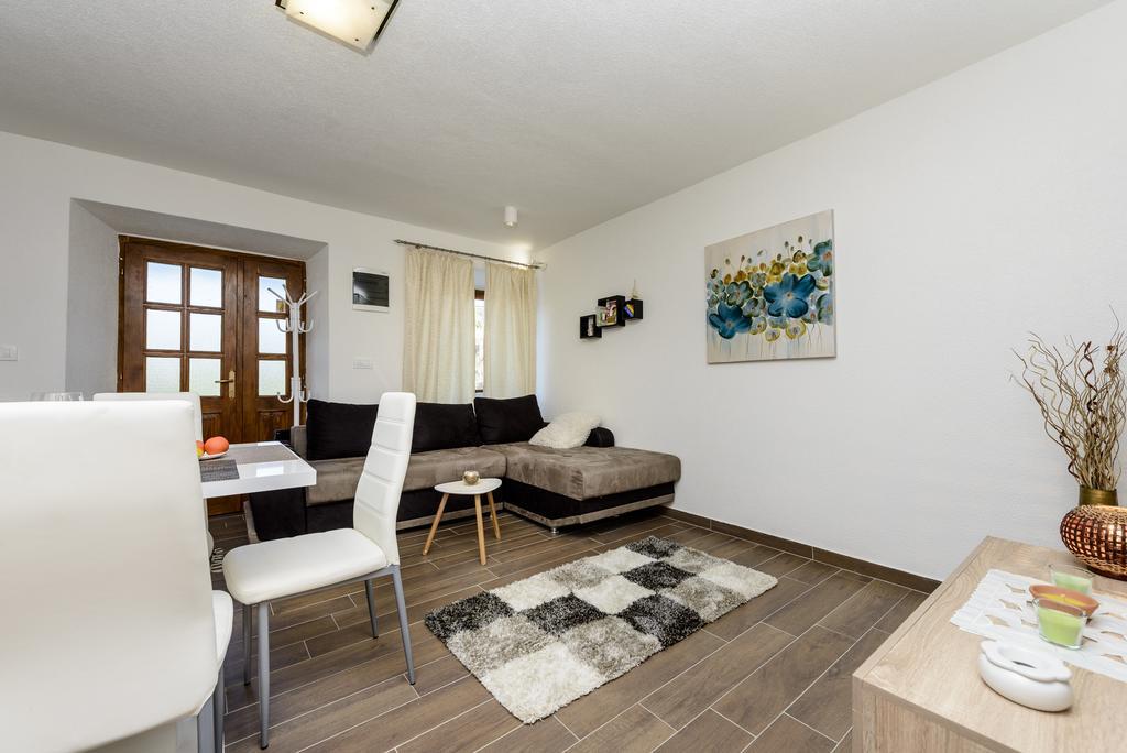 מולונאט Apartment Mistral - Cosy Apartment With Sea View מראה חיצוני תמונה